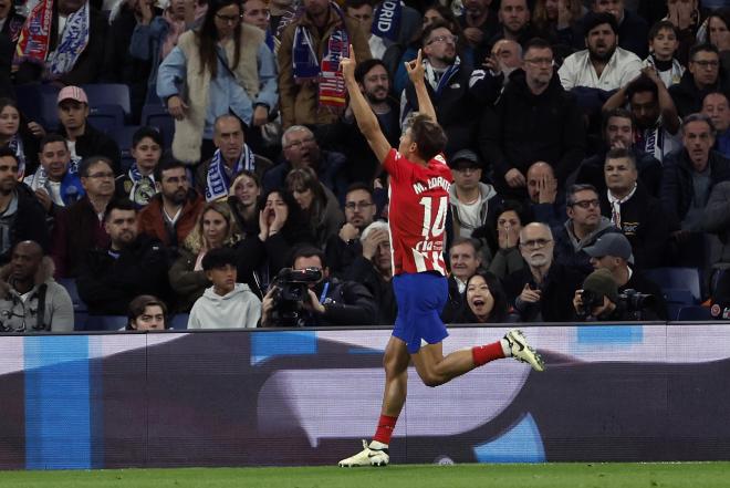 Marcos Llorente celebra su gol en el derbi (Foto: Cordon Press).