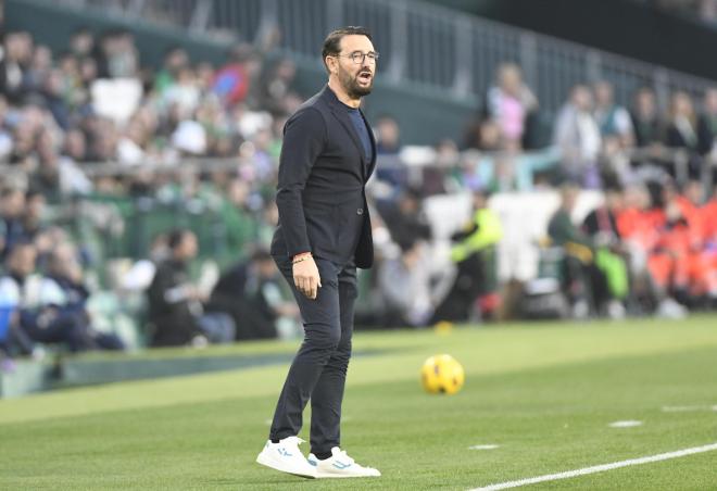 Bordalás, ante el Betis (Foto: Kiko Hurtado).