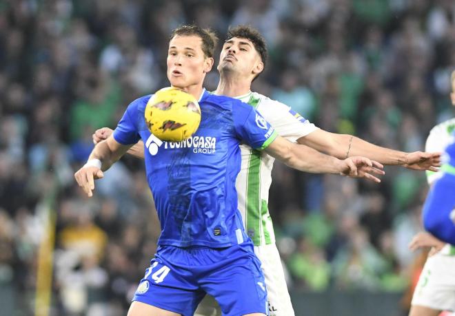 Cardoso, ante el Getafe (Foto: Kiko Hurtado).