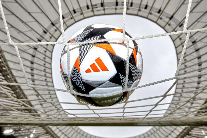 El balón oficial de la final de UEFA Women’s Champions League que se jugará en mayo en Bilbao.