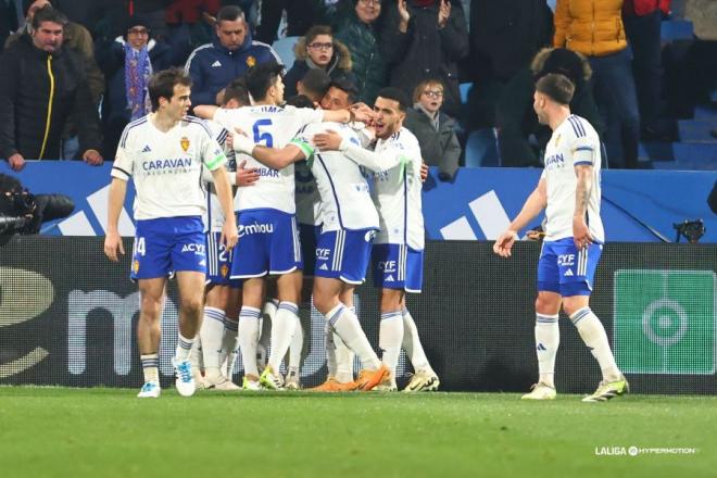 Los jugadores del Real Zaragoza celebran un gol esta temporada (Foto: LaLiga).