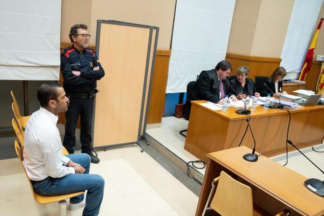 Dani Alves durante la primera sesión de su juicio (Foto: Europa Press)