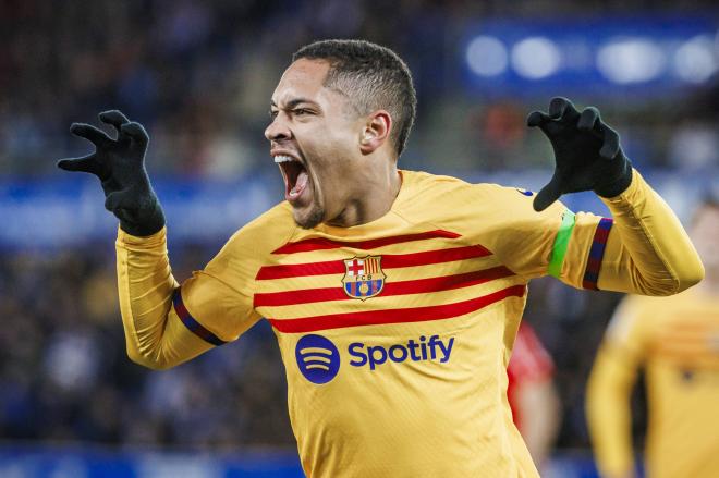 Vítor Roque celebra su gol en el Alavés-Barcelona (Foto: Cordon Press).