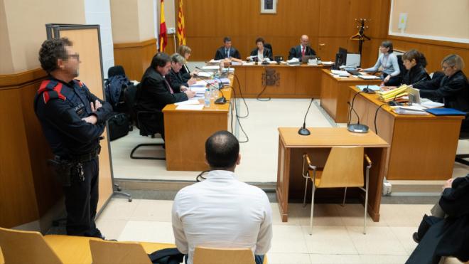 Dani Alves durante el primer día de su juicio en la Audiencia de Barcelona (Europa Press)