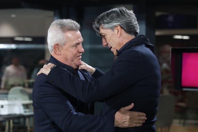 Imanol y Aguirre se saludan antes del Mallorca - Real Sociedad (Foto: EFE).