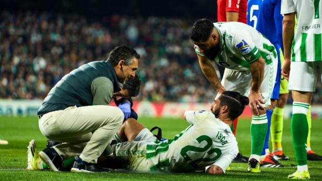 Isco Alarcón lesionado durante el partido contra el Getafe CF. (Europa Press)