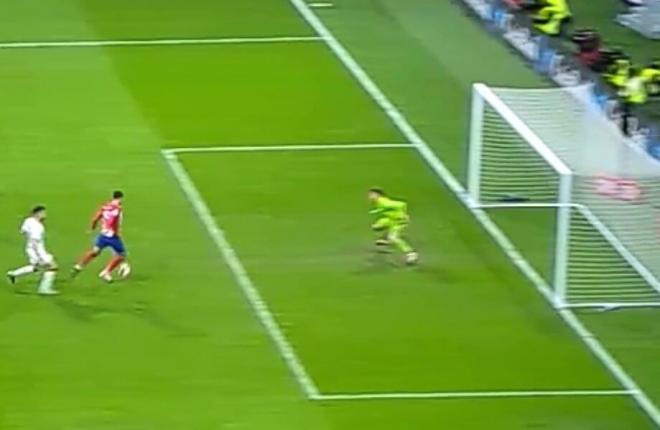 El fuera de juego de Álvaro Morata en el penalti anulado.