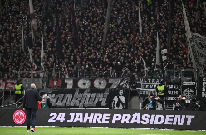La afición del Eintracht de Frankfurt despidió a lo grande a su presidente (Cordon Press)