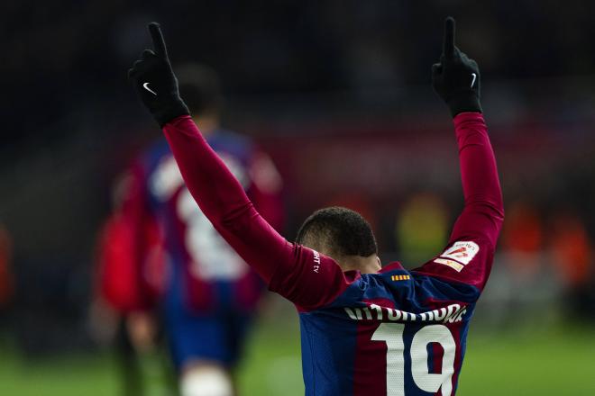 Vitor Roque celebra su gol en el Barcelona-Osasuna (Foto: Cordon Press).