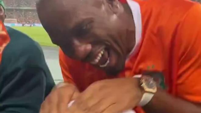 Didier Drogba celebrando el pase a la final de la Copa África