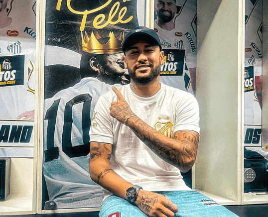 Neymar en el vestuario del Estadio Vila Belmiro del Santos (@santosfc)