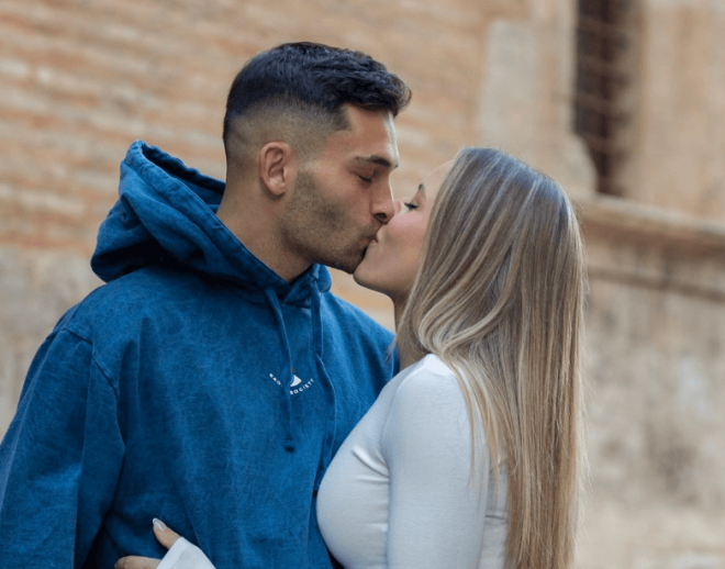 Hugo Duro besa a Nerea Martí