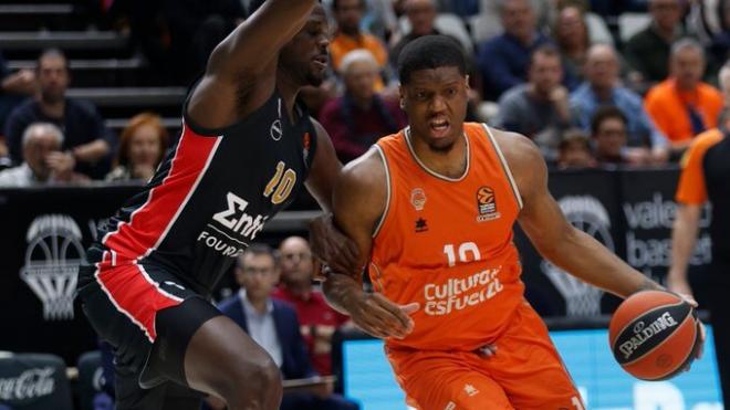 Olympiacos sigue imbatido en la Fonteta tras ganar al Valencia Basket (65-78)