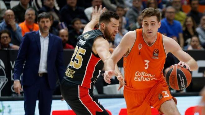 Olympiacos sigue imbatido en la Fonteta tras ganar al Valencia Basket (65-78)
