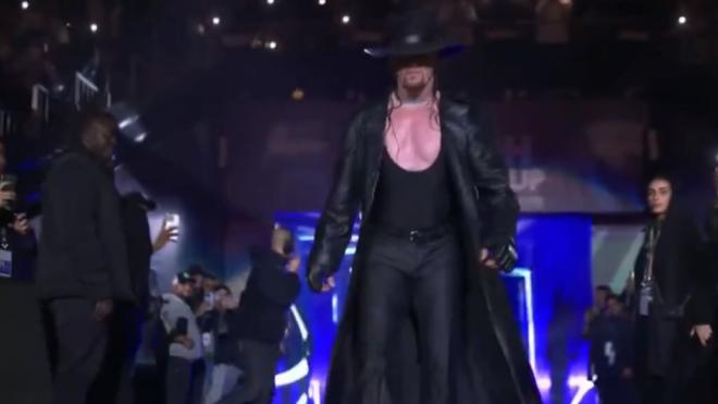 Undertaker y la WWE se cuelan en un partido de Cristiano (@totalcristiano)