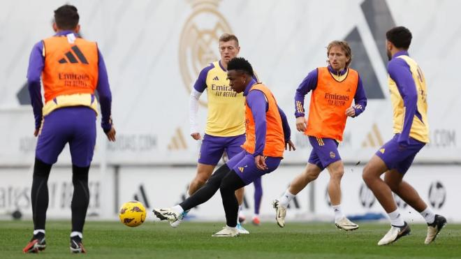 Vinícius centra las miradas en una sesión del Real Madrid (Foto: RM).