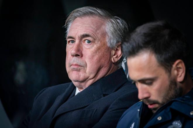 Carlo Ancelotti, en el banquillo del Bernabéu (Foto: Cordon Press).
