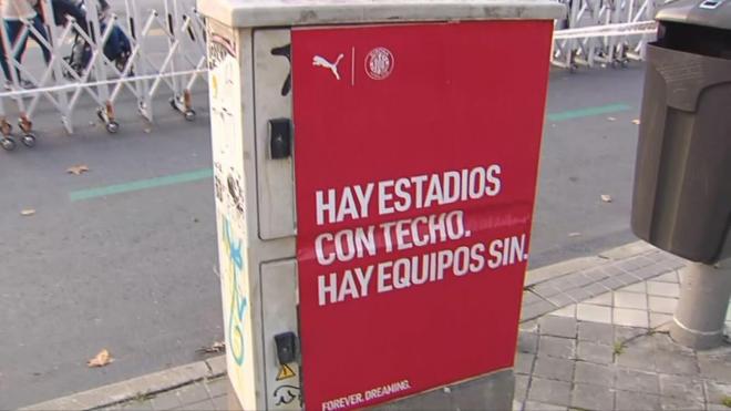 Los carteles del Girona en los alrededores del Bernabéu.
