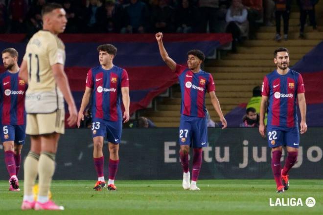 Lamine Yamal celebra su gol en el Barcelona-Granada.
