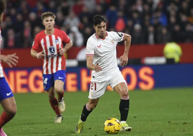 Óliver Torres ante el Atlético (Foto: Kiko Hurtado)