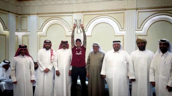 Santiago Cogedor celebrando la Copa Asia conquistada por Qatar