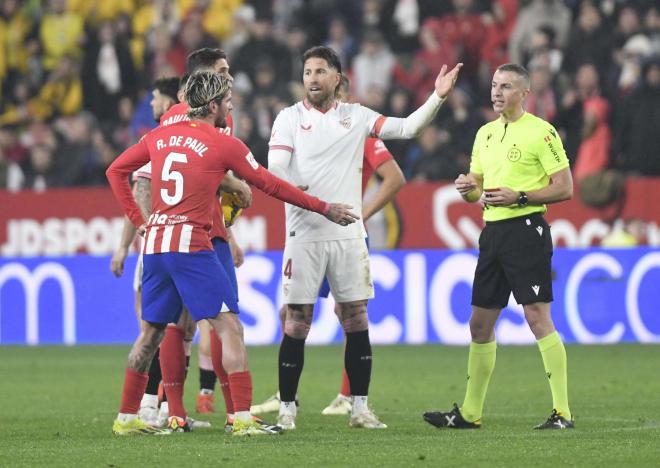 Sergio Ramos ante el Atlético de Madrid (Foto: Kiko Hurtado)