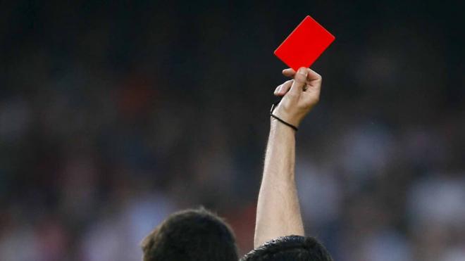 Un árbitro fue expulsado presuntamente por haber catalán. (Fuente: Cordon Press)