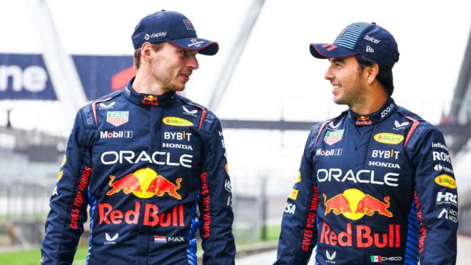 Max Verstappen y Checo Pérez, con los monos del 2024 (Foto: Red Bull).