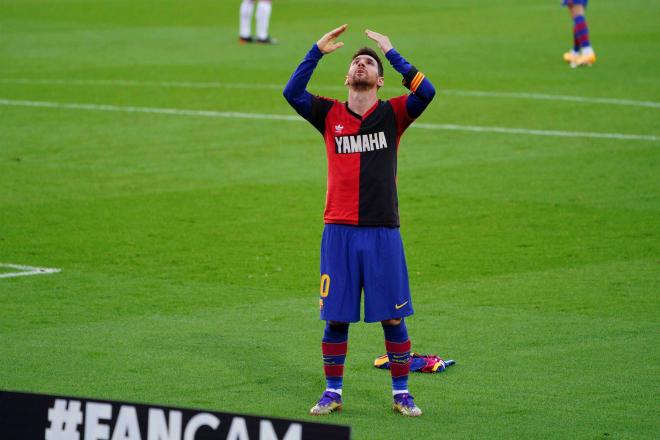 Leo Messi y su homenaje a Maradona en el Camp Nou (Foto: Cordon Press).