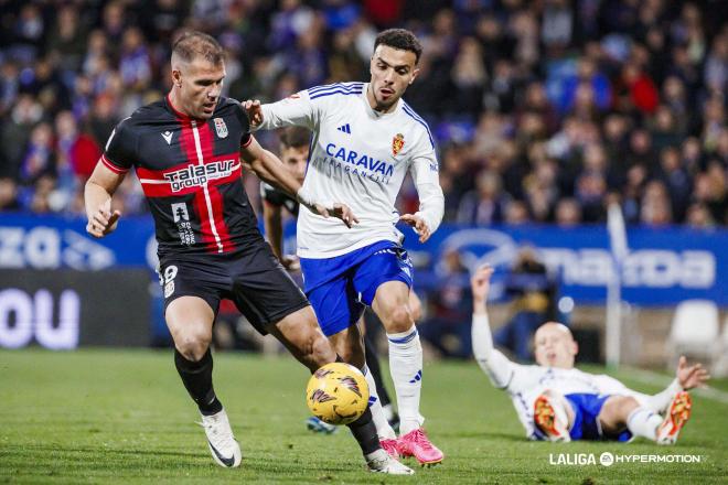 Akim Zedadka, en el Zaragoza - Cartagena (Foto: LALIGA).