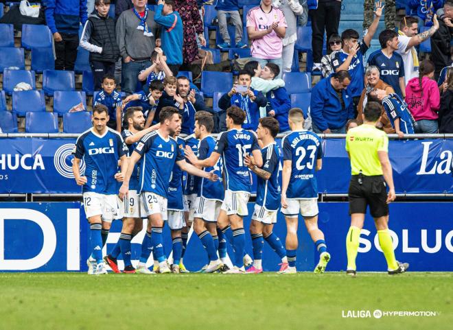 Jugadores del Real Oviedo celebrando un gol esta temporada (Foto: LALIGA Hypermotion).