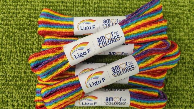 Cordones arcoíris que se entregarán en esta jornada de Liga F. (Foto: RFEF).