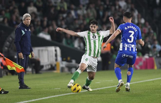 Johnny Cardoso en el último Betis-Alavés en el Benito Villamarín (foto: Kiko Hurtado).