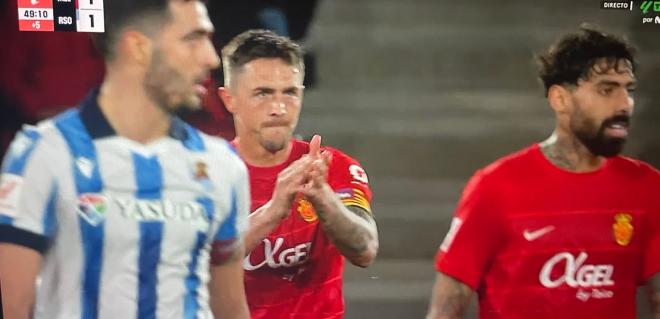 El aplauso de Antonio Raíllo en el Mallorca - Real Sociedad.