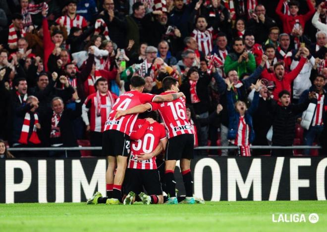 Los jugadores del Athletic celebran un gol ante el Girona en San Mamés (Foto: LALIGA