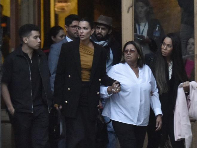 Joana Sanz en su llegada a la Audiencia de Barcelona para el juicio a Dani Alves (Foto: Europa Press).