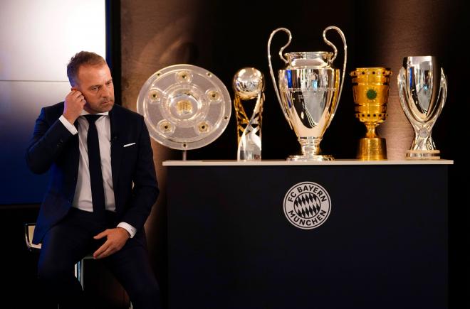 Flick con varios títulos que ganó con el Bayern (Foto: Cordon Press).