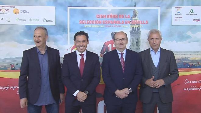 La representación del Sevilla FC en el acto de la Selección Española