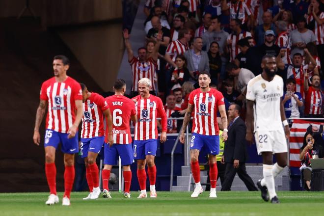 Los jugadores del Atlético celebran un gol frente al Real Madrid (Foto: Europa Press).