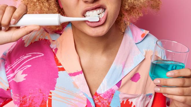 Un dentista desmiente que el flúor de los dentífricos sea tóxico.