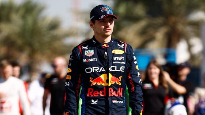 Max Verstappen, llegando a los test de Bahréin (Foto: Cordon Press).