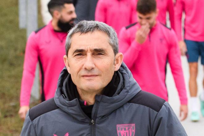 Ernesto Valverde sale a entrenar con el equipo en Lezama (Foto: Athletic Club).