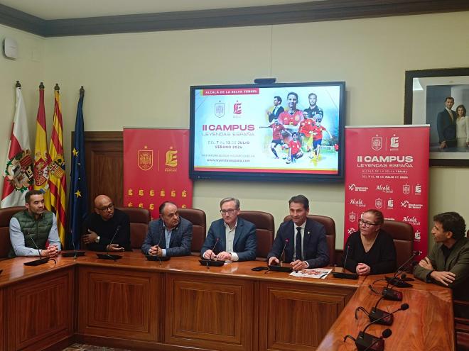 Ex internacionales del Valencia CF y del Villarreal presentan un campus de Leyendas en Alcalá de l