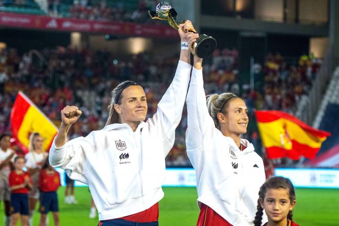 Irene Paredes y Alexia Putellas con la selección española femenina.
