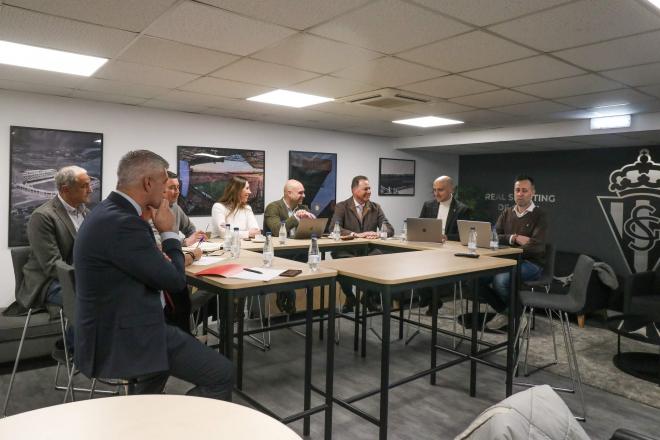 Reunión del Sporting con la RFEF y el Ayuntamiento de Gijón por el Mundial 2030 (Foto: Real Sporting).