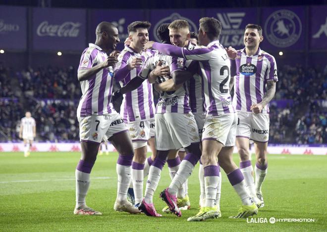Los jugadores del Valladolid celebran el gol de Amath (Foto: LALIGA).