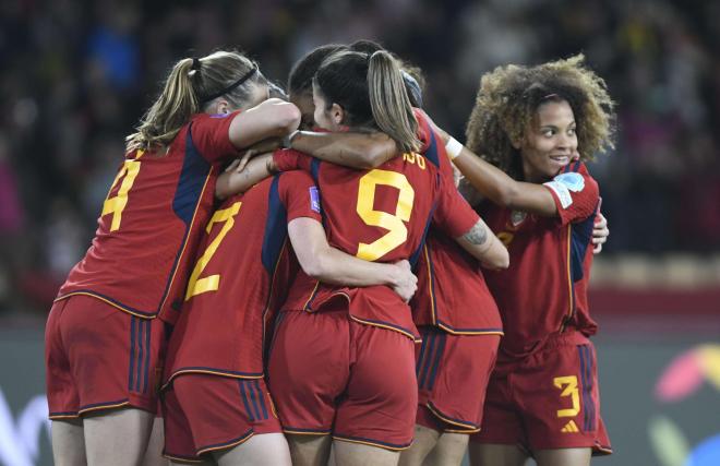 España celebrando el tercer gol contra Países Bajos.