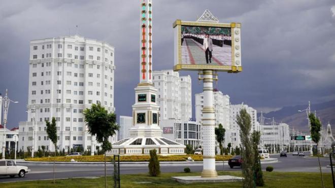 Por qué todos los coches de Turkmenistan son blancos