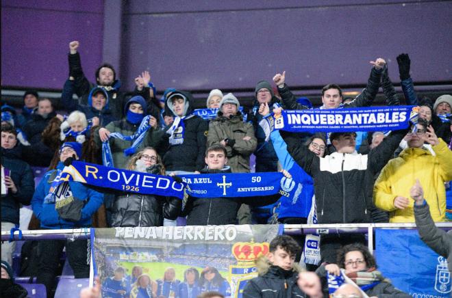La afición del Oviedo, en Zorrilla (Foto: Real Oviedo).