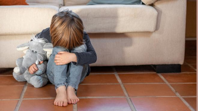 Una psicóloga explica cómo tratar el duelo en niños y adolescentes.